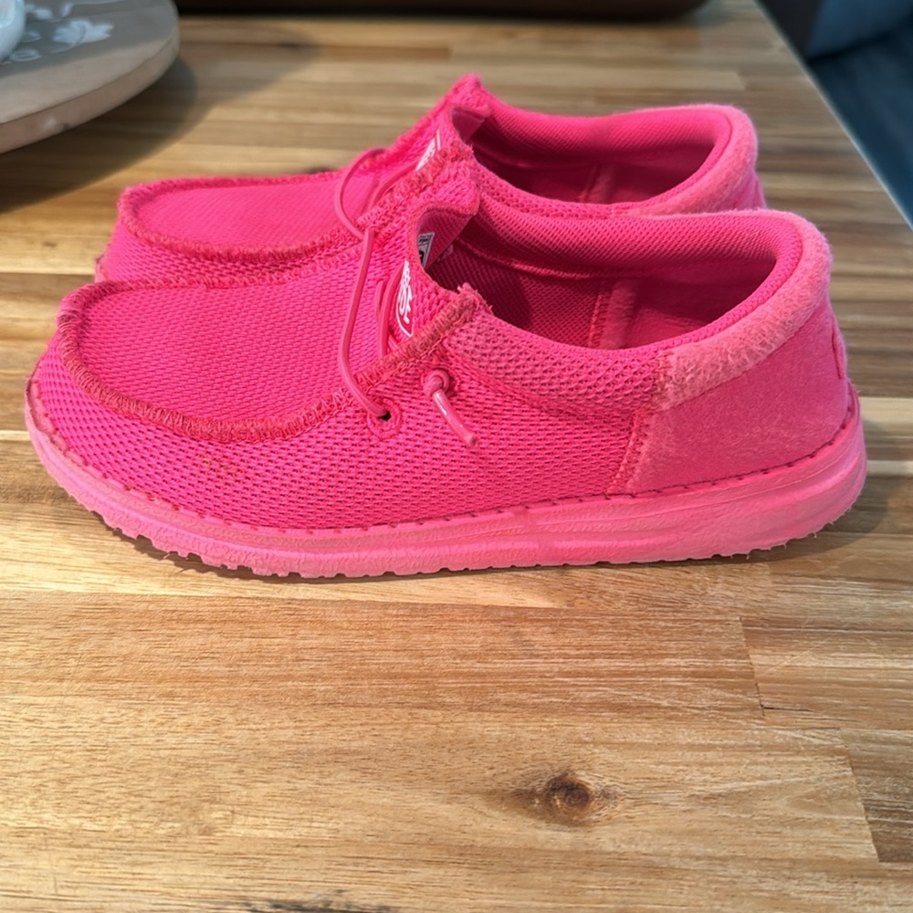 Sz 1Y Hot pink Hey Dudes